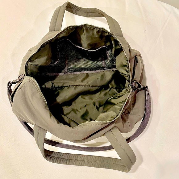 Lululemon On My Level Barrel Bag *16L - Picture 8 of 10